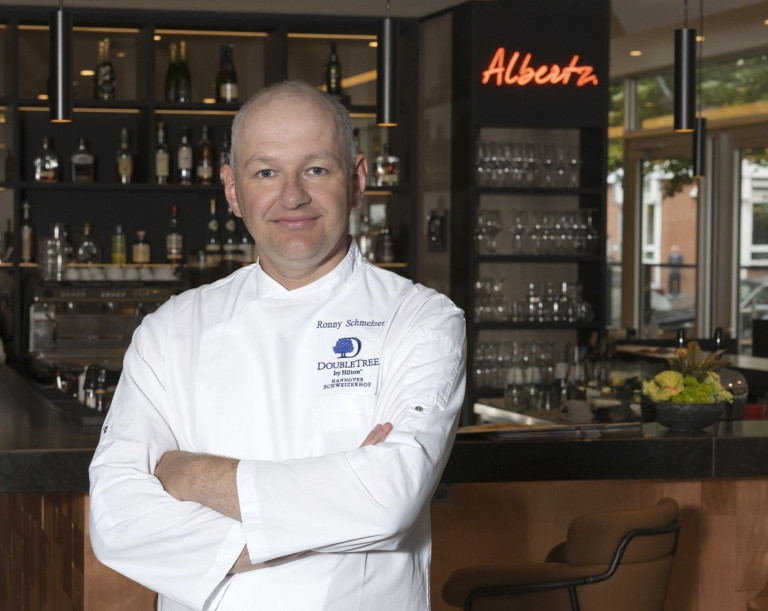 Koch im DoubleTree by Hilton Hannover Schweizerhof im Restaurant Alberta Koch im DoubleTree by Hilton Hannover Schweizerhof im Restaurant Alberta