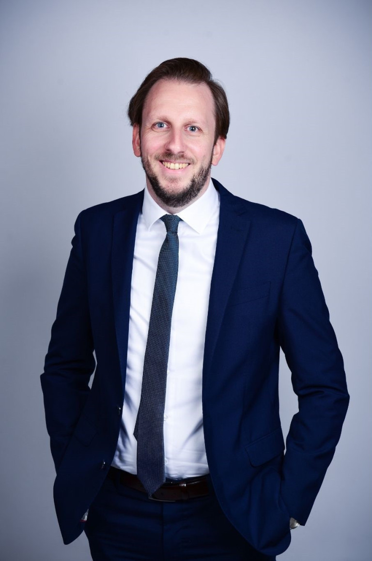 Geschäftsmann im Anzug von Mantelhaus Kaiser