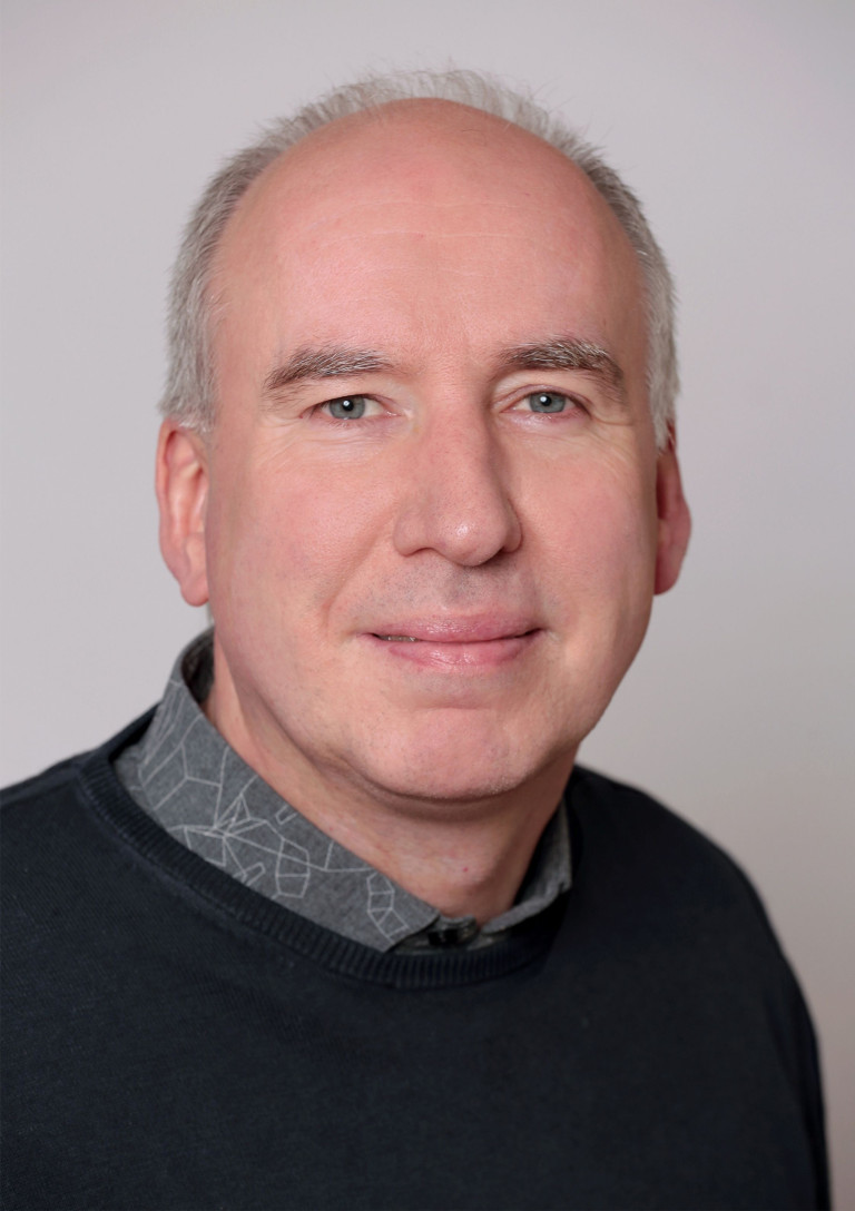 Porträt von Amrhein Porträtfoto von Amrhein vor neutralem Hintergrund