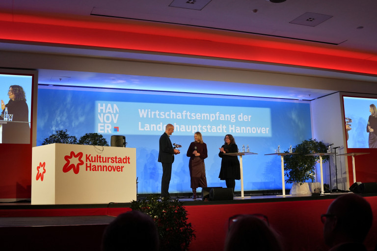 Wirtschaftsempfang der Landeshauptstadt Hannover auf dem Kulturstadt Hannover Event Wirtschaftsempfang der Landeshauptstadt Hannover mit Bühne und Teilnehmern im Kulturstadt Hannover Event