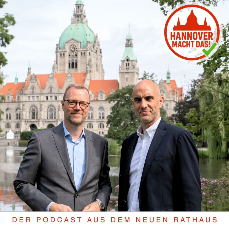 Hannover macht das! Podcast – Logo und Neues Rathaus Hannover Logo des Podcasts 'Hannover macht das!' vor dem Neuen Rathaus in Hannover