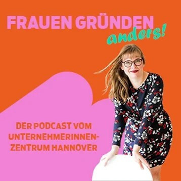 Frauen gründen anders! Podcast Logo – Unternehmerinnen-Zentrum Hannover Logo des Podcasts 'Frauen gründen anders!' vom Unternehmerinnen-Zentrum Hannover mit Frau im geblümten Kleid vor orange-pinkem Hintergrund.