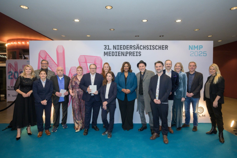 Gruppenfoto bei der Verleihung des 31. Niedersächsischen Medienpreises mit Henning Scheffen