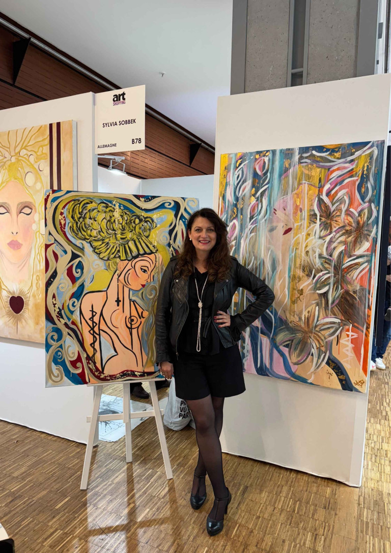 Sylvia Sobbek präsentiert ihre Kunstwerke auf der Art Shopping Messe, Stand B78 Sylvia Sobbek auf einer Kunstausstellung mit ihren Gemälden am Stand B78