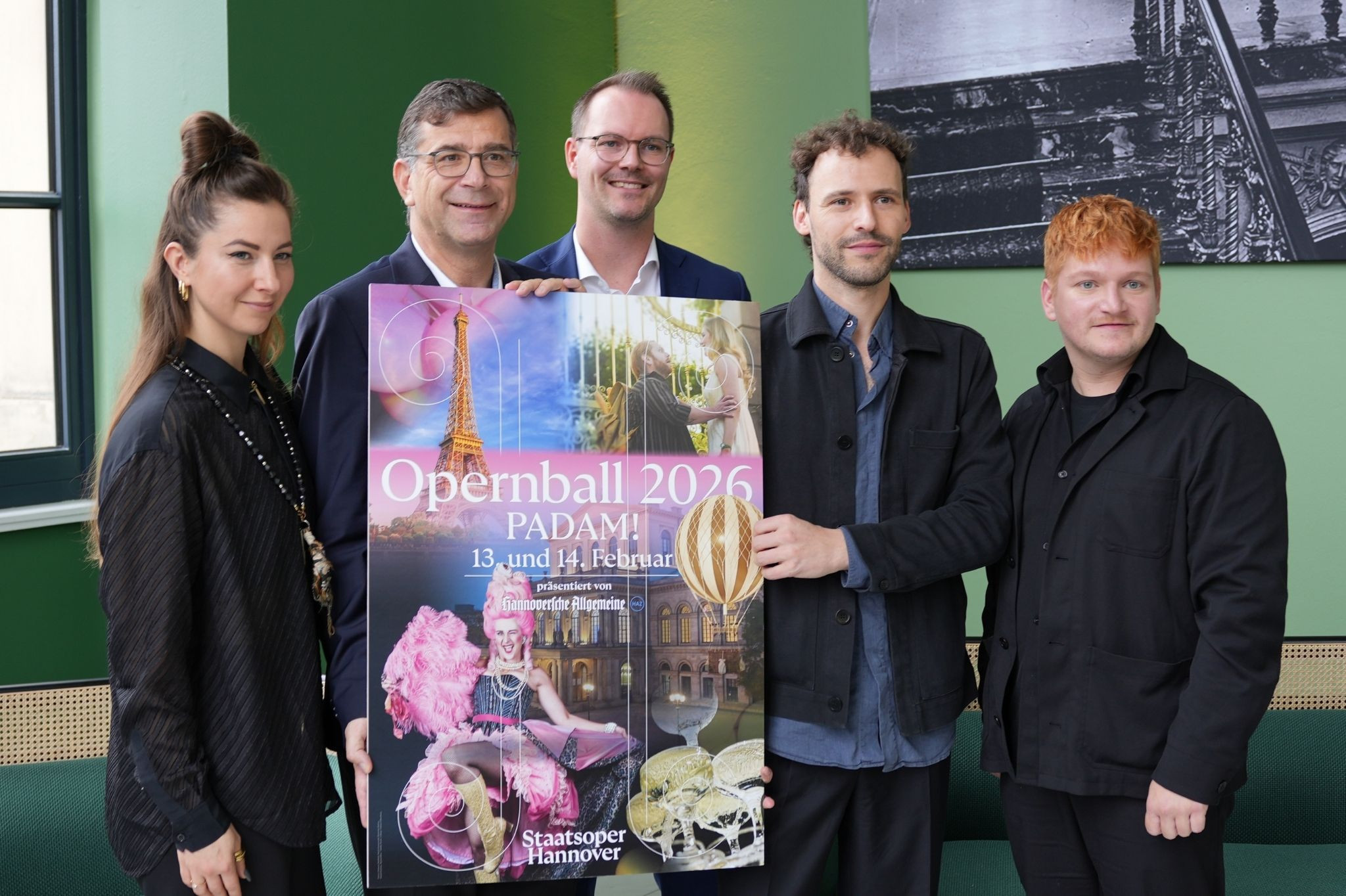 Präsentation des Opernball Hannover 2026 Plakats in der Staatsoper Hannover
