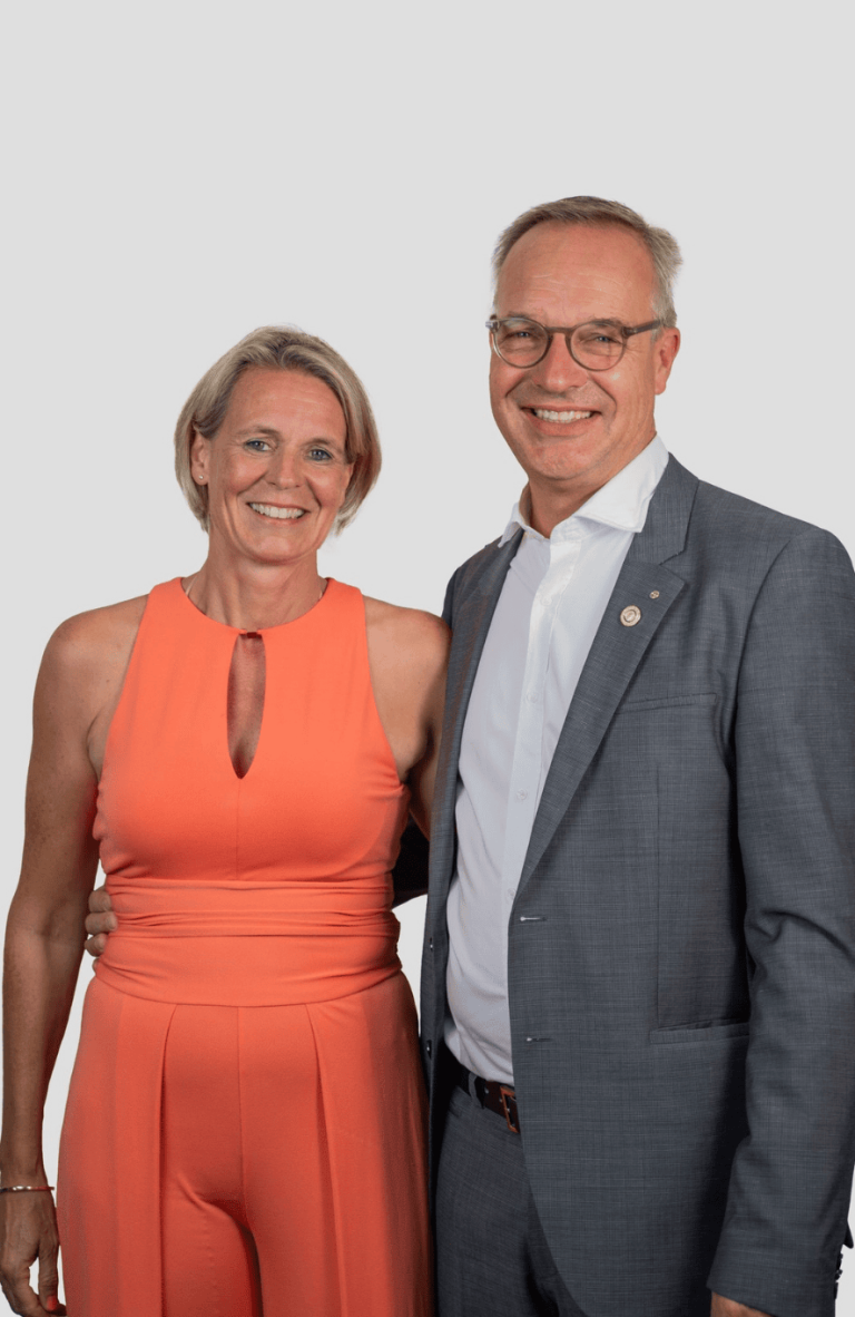 Paar in eleganter Kleidung als Symbolbild fr Lieblingsreiseziele