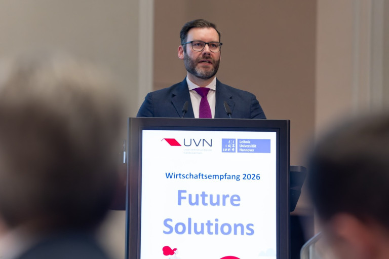 Wirtschaftsempfang 2026 UVN und Leibniz Universität Hannover – Future Solutions Redner beim Wirtschaftsempfang 2026 der UVN und Leibniz Universität Hannover am Rednerpult mit dem Thema Future Solutions
