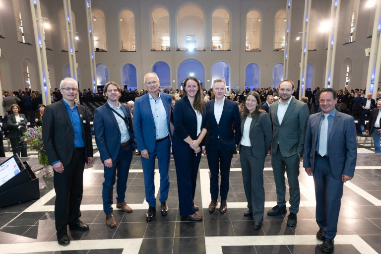 Wirtschaftsempfang 2026 – Gruppenfoto mit Gästen in eleganter Atmosphäre Gruppenfoto beim Wirtschaftsempfang 2026 in festlicher Location mit zahlreichen Teilnehmern