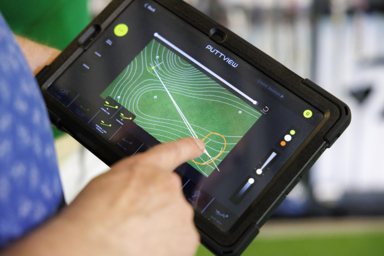 Golf-Fitting Analyse mit digitalem Puttview System auf einem Tablet
