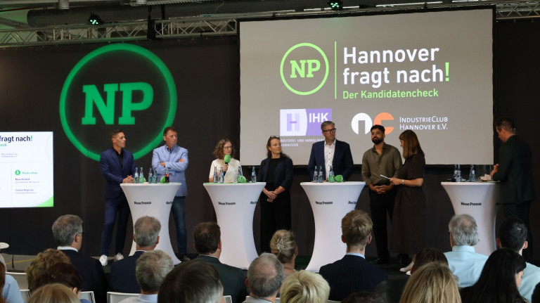 Kandidaten fcr die Regionspr4sidentenwahl in Hannover bei einer Podiumsdiskussion Kandidatenrunde zur Regionsprsidentenwahl in Hannover bei einer Podiumsdiskussion