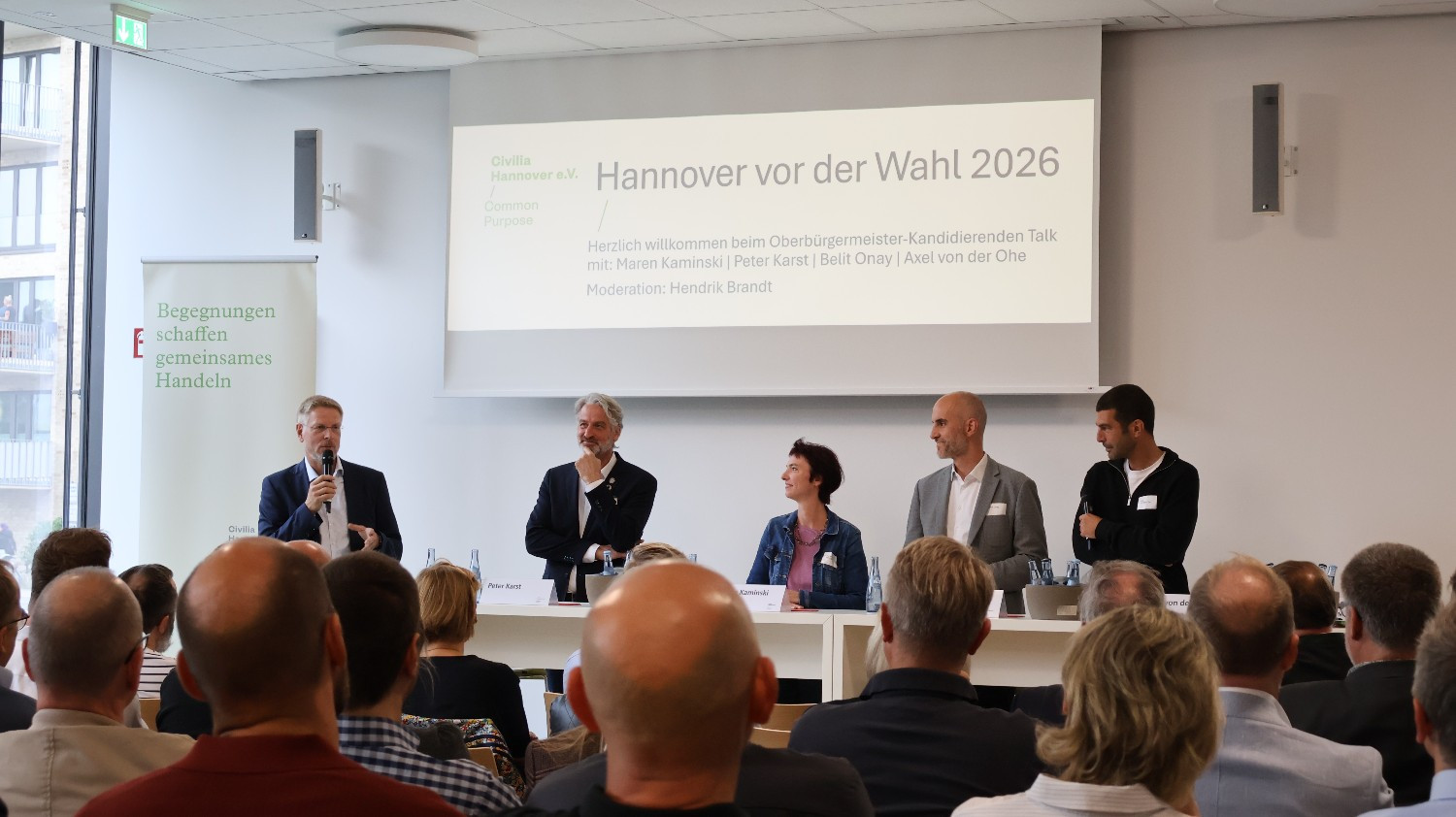 Oberbürgermeister-Kandidaten bei einer Podiumsdiskussion zur Wahl 2026 in Hannover, mit Maren Kaminski, Peter Karst, Belit Onay und Axel von der Ohe