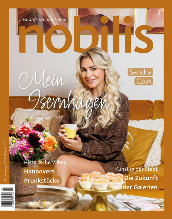 Titelbild nobilis Magazin Oktober 2026 mit Sandra Czok, Mein Isernhagen, historische Villen und Hannovers Prunkstücke