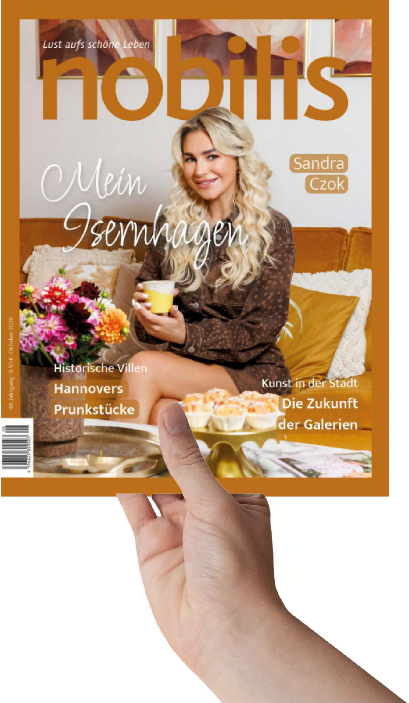 Titelbild der Zeitschrift 'Mein Isernhagen' mit Sandra Czok, gehalten in einer Hand, Ausgabe Oktober 2016