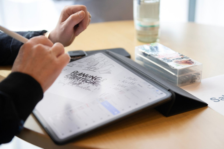muller waltlte 3 nobilis – digitale Planung und Strategie auf Tablet muller waltlte 3 nobilis – digitale Planung und Strategie auf Tablet mit Notizen
