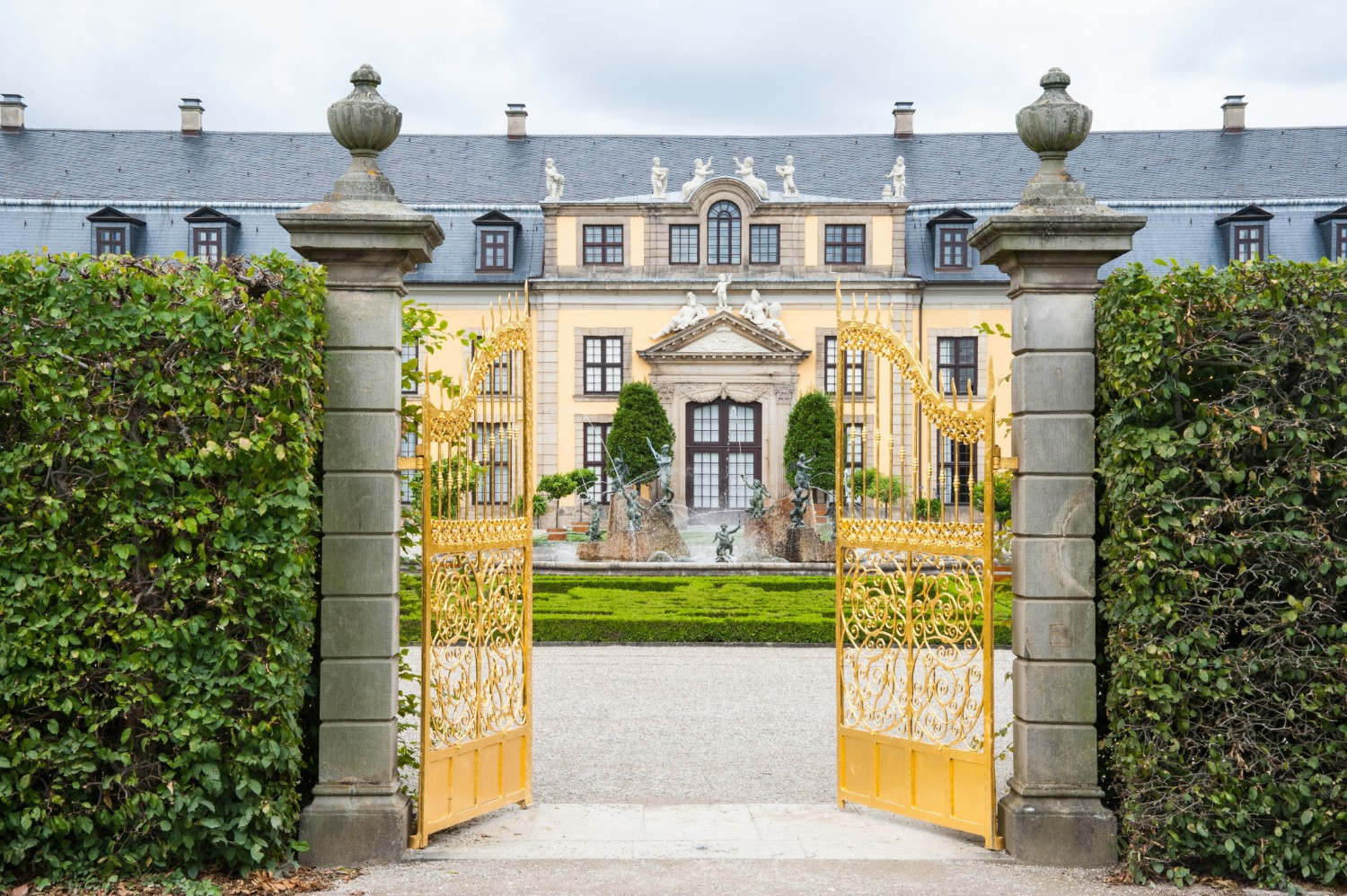 Schloss in Hannover mit goldenen Toren, aufgenommen von Ralf Gervink