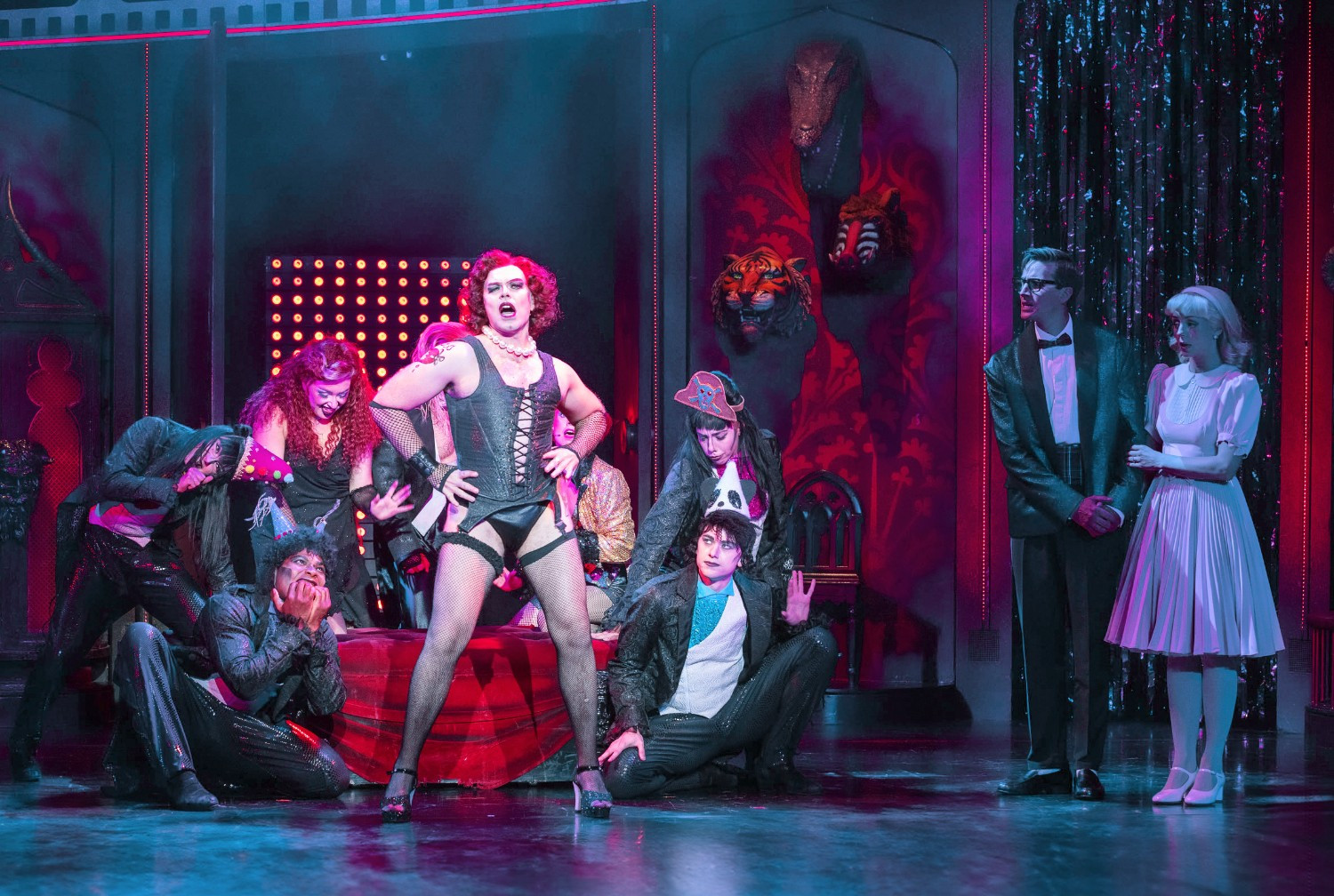 Szenenfoto aus dem Musical Rocky Horror Show auf der Bühne, Foto von David Freeman