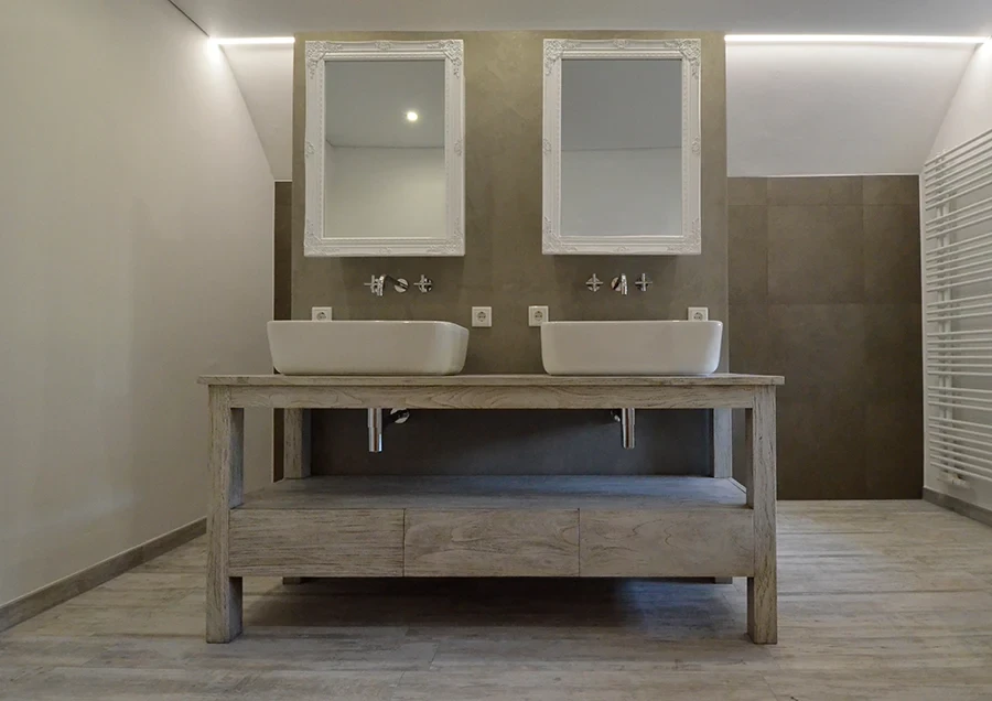 Modernes Doppelwaschbecken im Familienbad Ladenburg – stilvolle Impressionen des Badezimmers