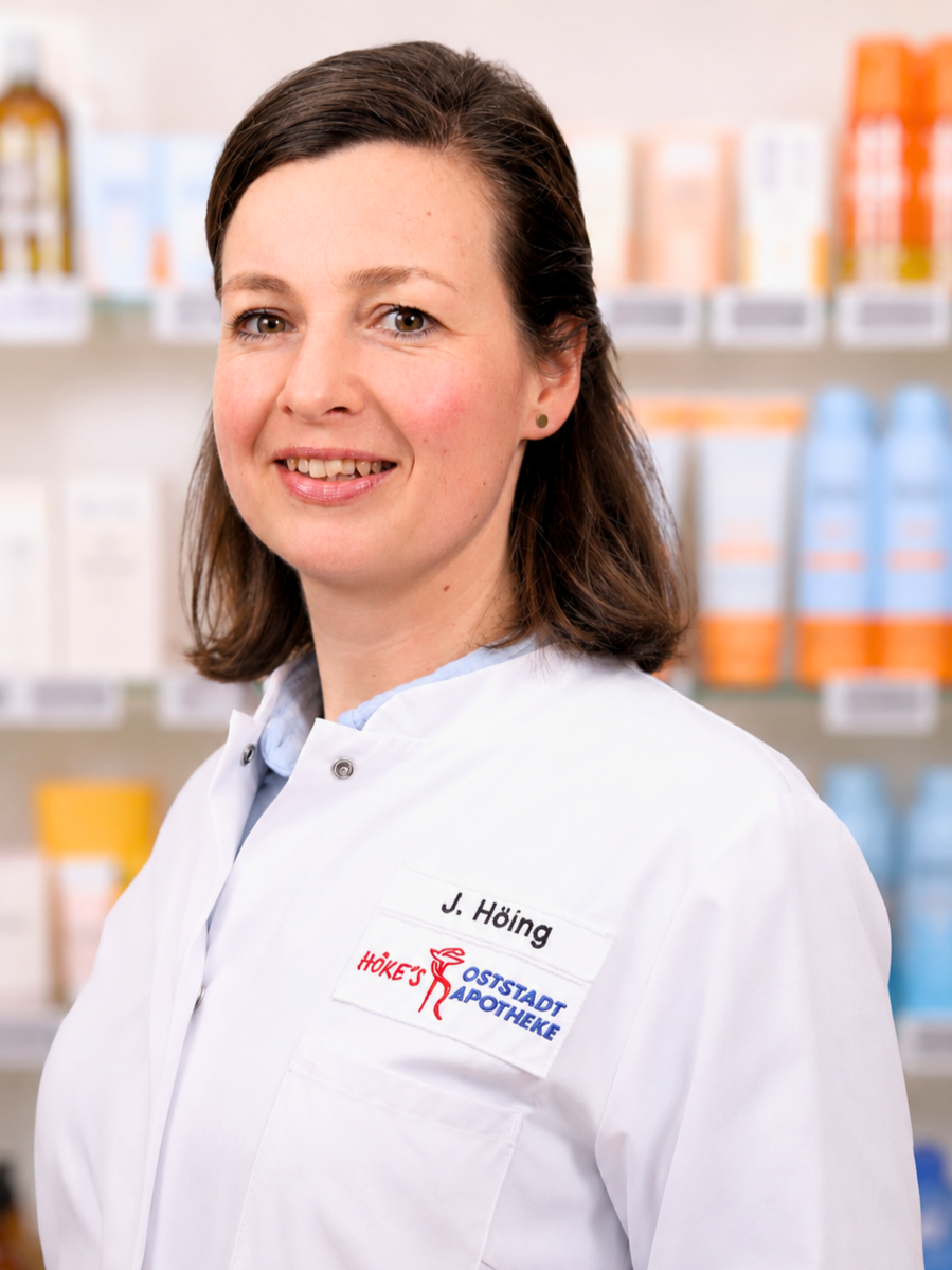 Porträt von J. Höing, Mitarbeiterin der Höke's Oststadt Apotheke