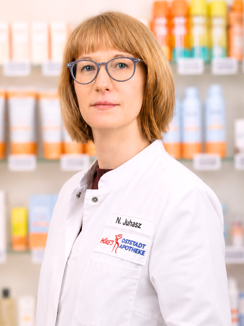 Apothekerin N. Juhasz in der Höcker Oststadt Apotheke