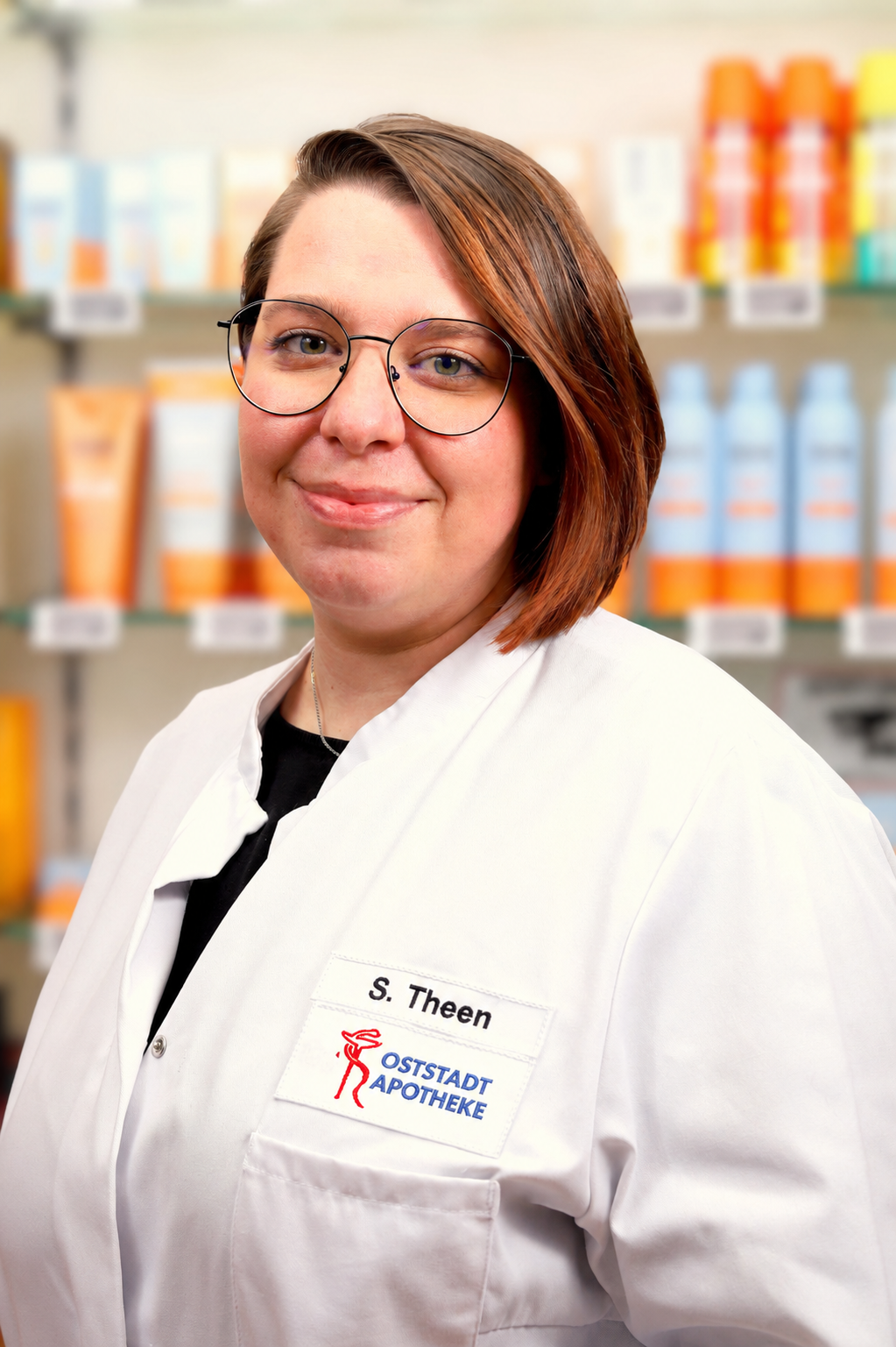 S. Theen von der Oststadt Apotheke im Beratungsbereich