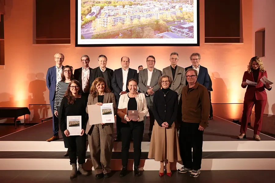 Gruppenfoto der vier Genossenschaften im Takt in Köln bei einer Preisverleihung