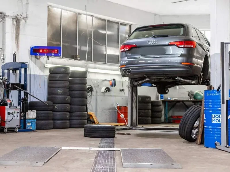 Werkstatt mit Hebebühne