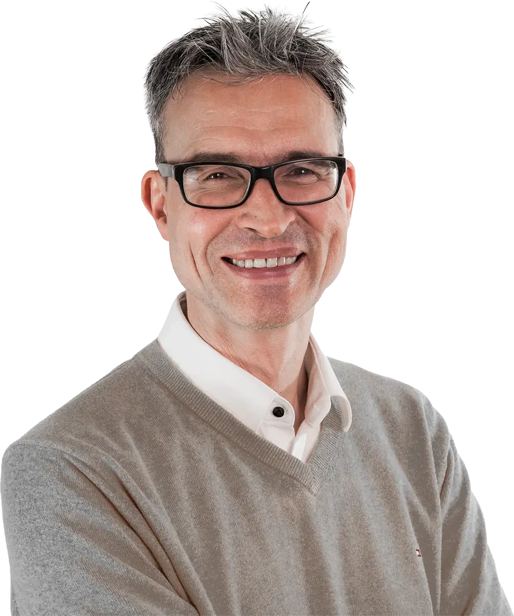 Portrait eines freundlichen Mannes mit Brille