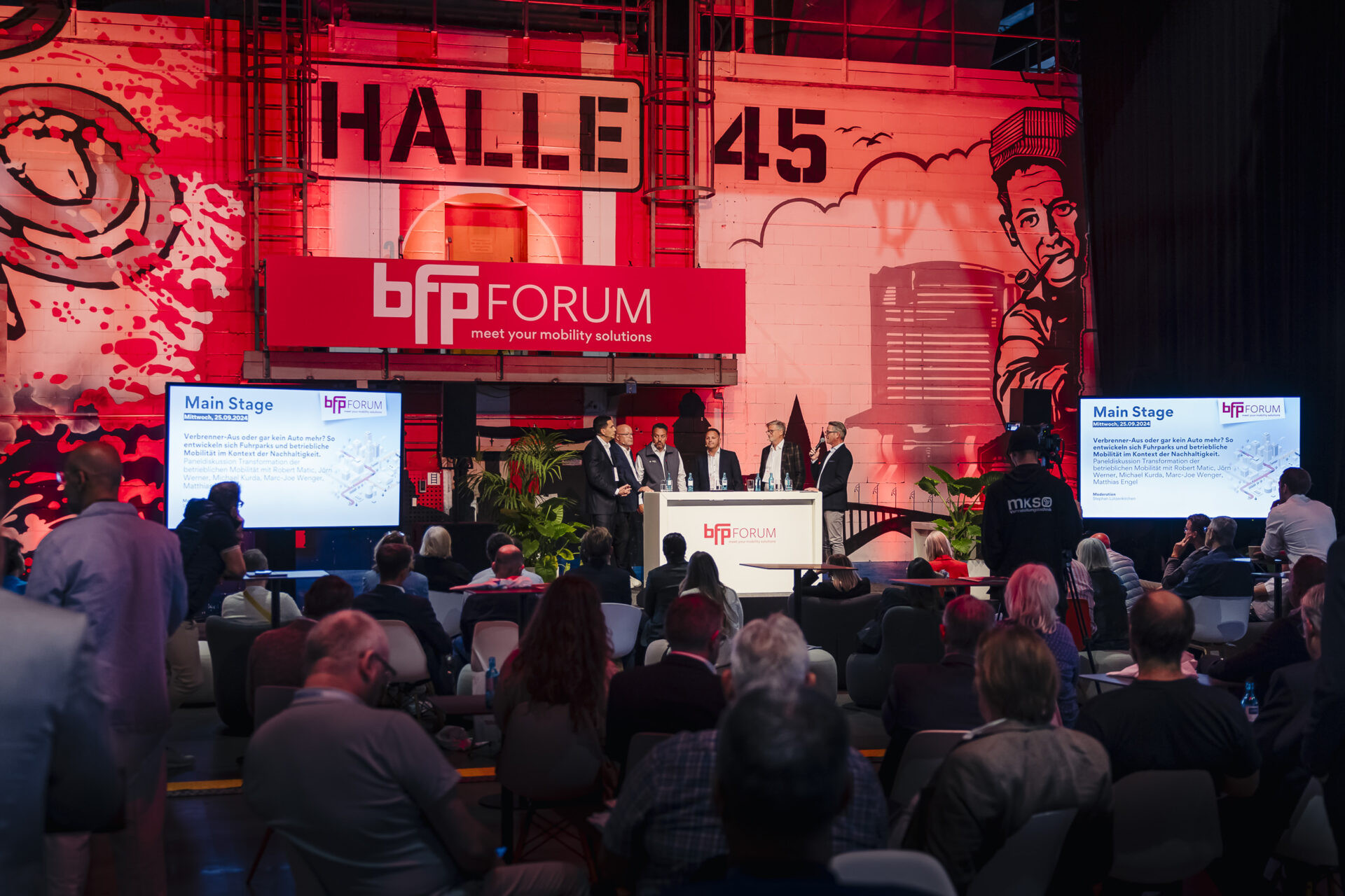 Diskussion beim bfp FORUM 2024 über Mobilitätslösungen in Halle 45