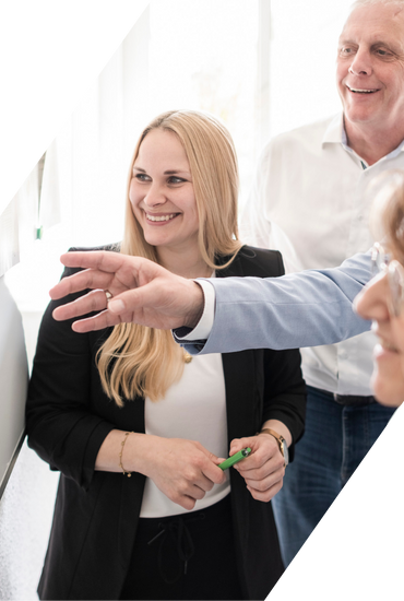 Teamwork bei einem Brainstorming-Meeting