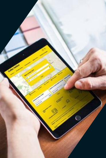 Gelbe Seiten App auf Tablet – Produktbild fr lokale Suche und Branchenverzeichnis Person nutzt die Gelbe Seiten App auf einem Tablet zur lokalen Suche