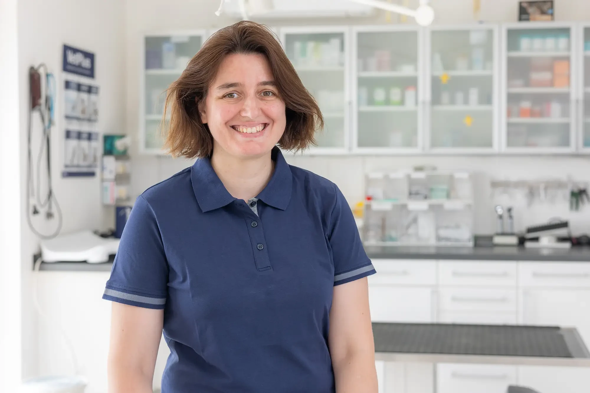 Teammitglied der Fachtierarztpraxis für Kleintiere Dr. Daniela Galke Mitarbeiterin der Fachtierarztpraxis für Kleintiere Dr. Daniela Galke in einer modernen Tierarztpraxis