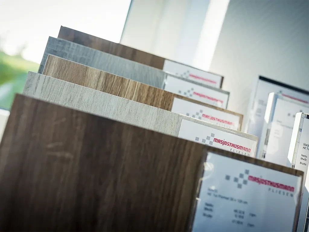 Fliesenmuster von Masjosthusmann Fliesen in verschiedenen Holzoptiken