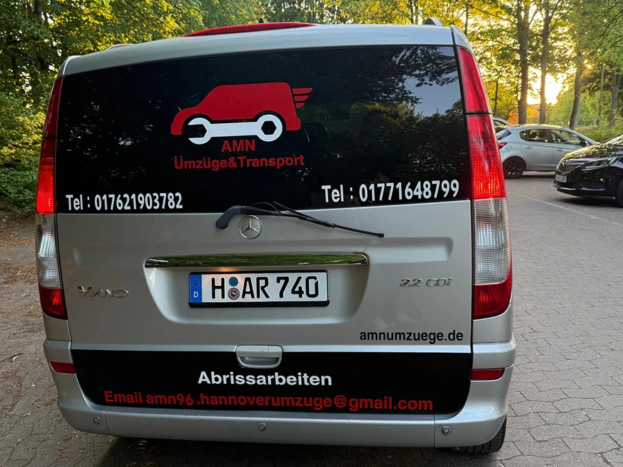 Mercedes Van von AMN Umzüge & Transport mit Kontaktinformationen