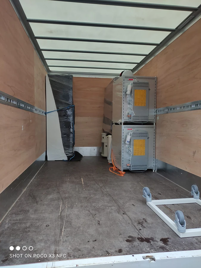 Innenansicht eines leeren LKW mit Ladungssicherung