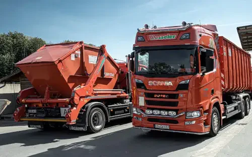 Wesseler Mulden- und Containerdienst mit LKW und Absetzmulde