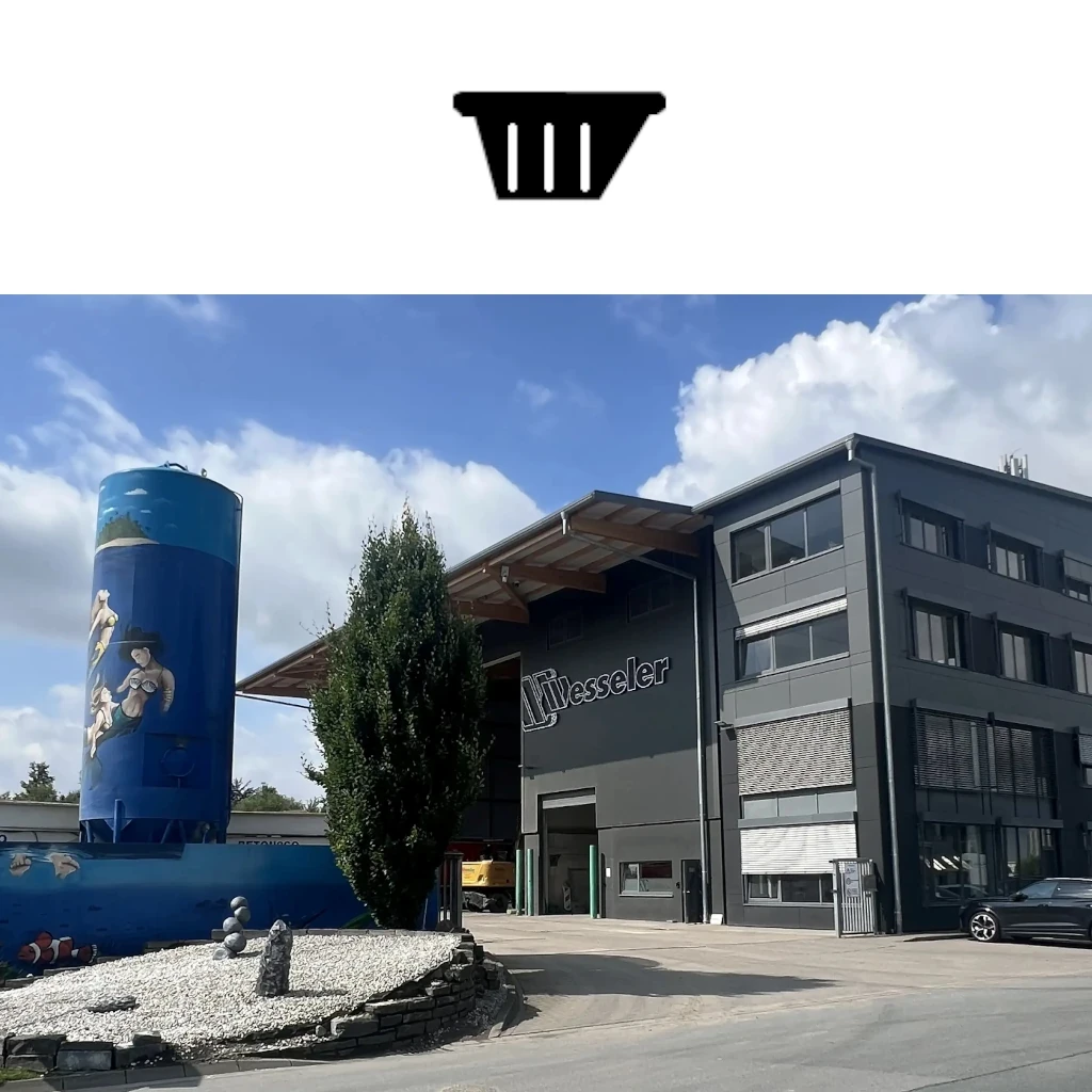 Gebäude eines Containerdienstes mit Silotank und moderner Fassade bei Wesseler