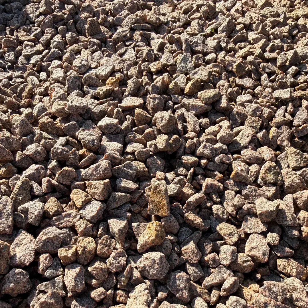 Zierkies und Ziersplitt in Natursteinoptik für Garten und Landschaftsbau