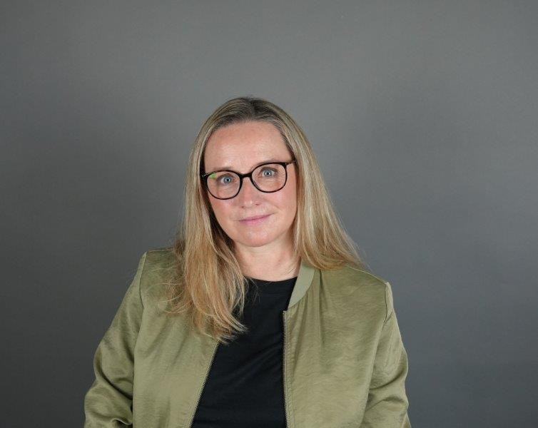 Tanja Ehlerding - Senior Sales Managerin Porträt Tanja Ehlerding, Senior Sales Managerin, Porträtfoto