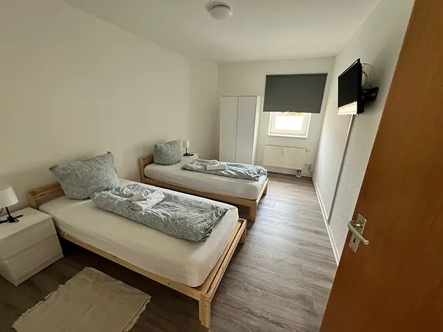 Kleines Apartment mit zwei Einzelbetten – moderne und gemütliche Unterkunft Kleines Apartment mit zwei Einzelbetten, modern eingerichtet, helle und freundliche Atmosphäre