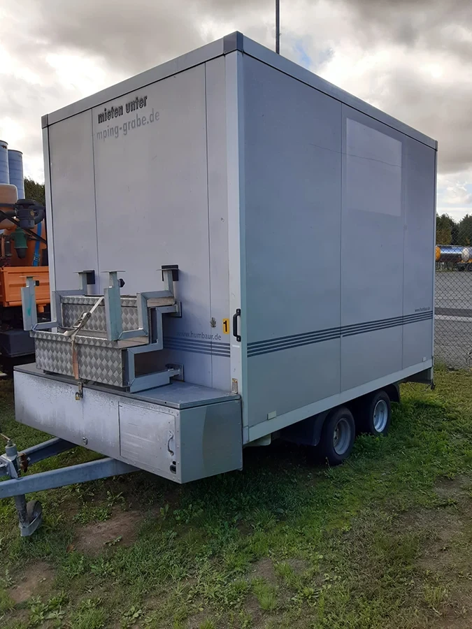 Mobile Toilettenkabine zur Vermietung von Döring Rohrreinigung und Toilettenvermietung