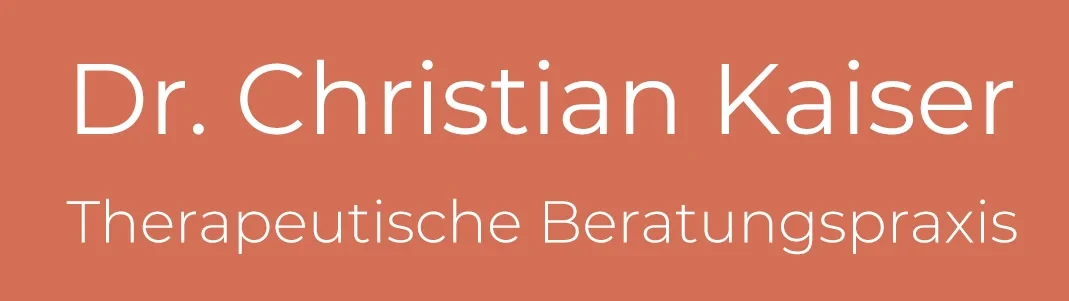 Neues Logo in moderner Schrift auf orangefarbenem Hintergrund Neues Logo auf orangefarbenem Hintergrund mit weißer Schrift