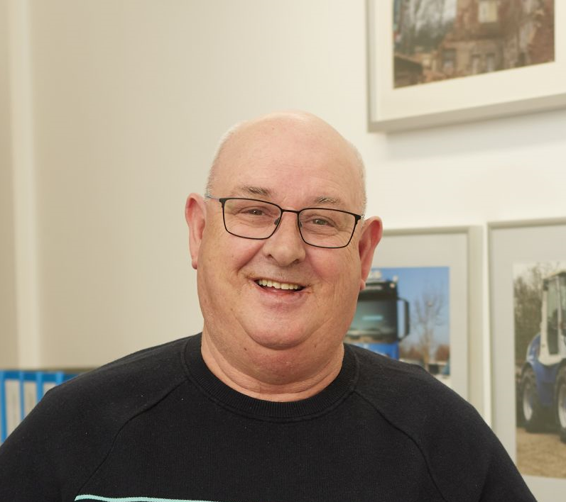 Portrait von Axel Lorenzmeier in einem Büro, BSL