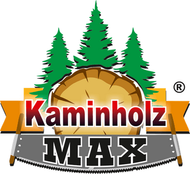 Logo von Kaminholz Max Eilenburg mit Holzscheit, Säge und Tannenbäumen