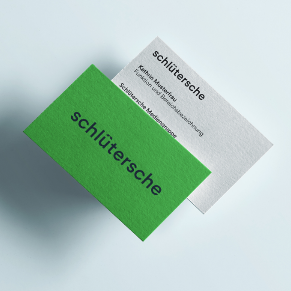 Visitenkarten der Schlütersche Mediengruppe mit grünem und weißem Design