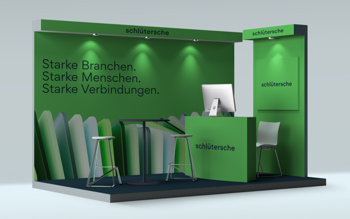 Schlütersche Messestand Mockup mit modernen Features auf einer grünen Ausstellungsfläche