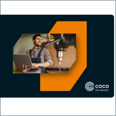 Handwerker mit Laptop in moderner Werkstatt, COCO Handwerk Logo, sc brandbase medienmarken medienaufschluetersche