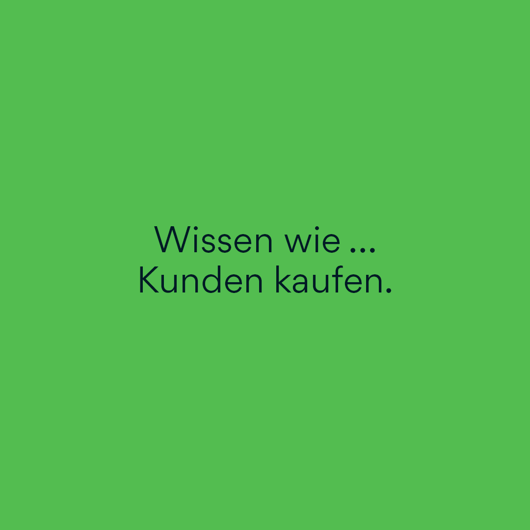 Claim-Kachel mit dem Text: Wissen wie ... Kunden kaufen auf grünem Hintergrund