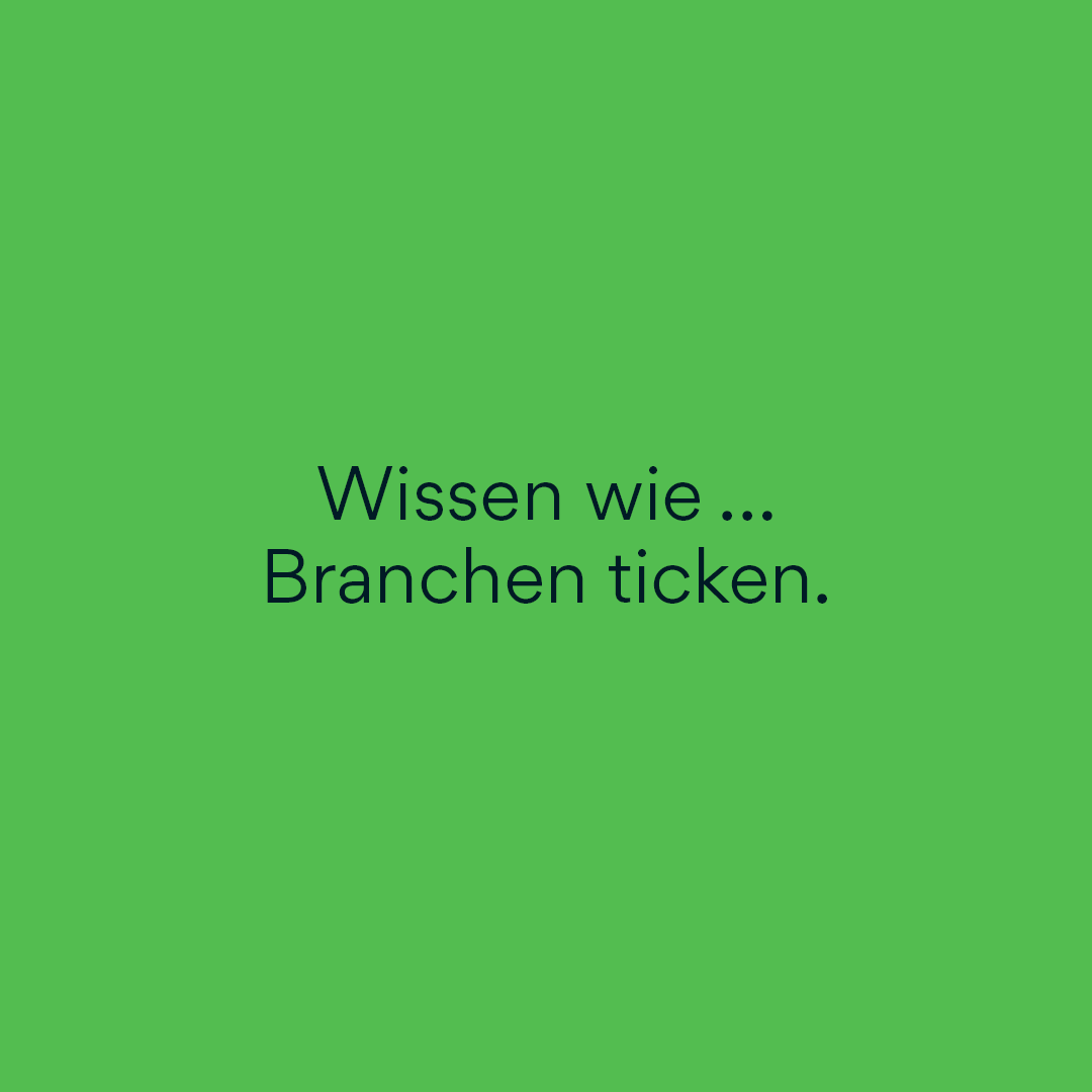 claim-kachel4: Wissen wie Branchen ticken – grüner Hintergrund mit Claim-Text