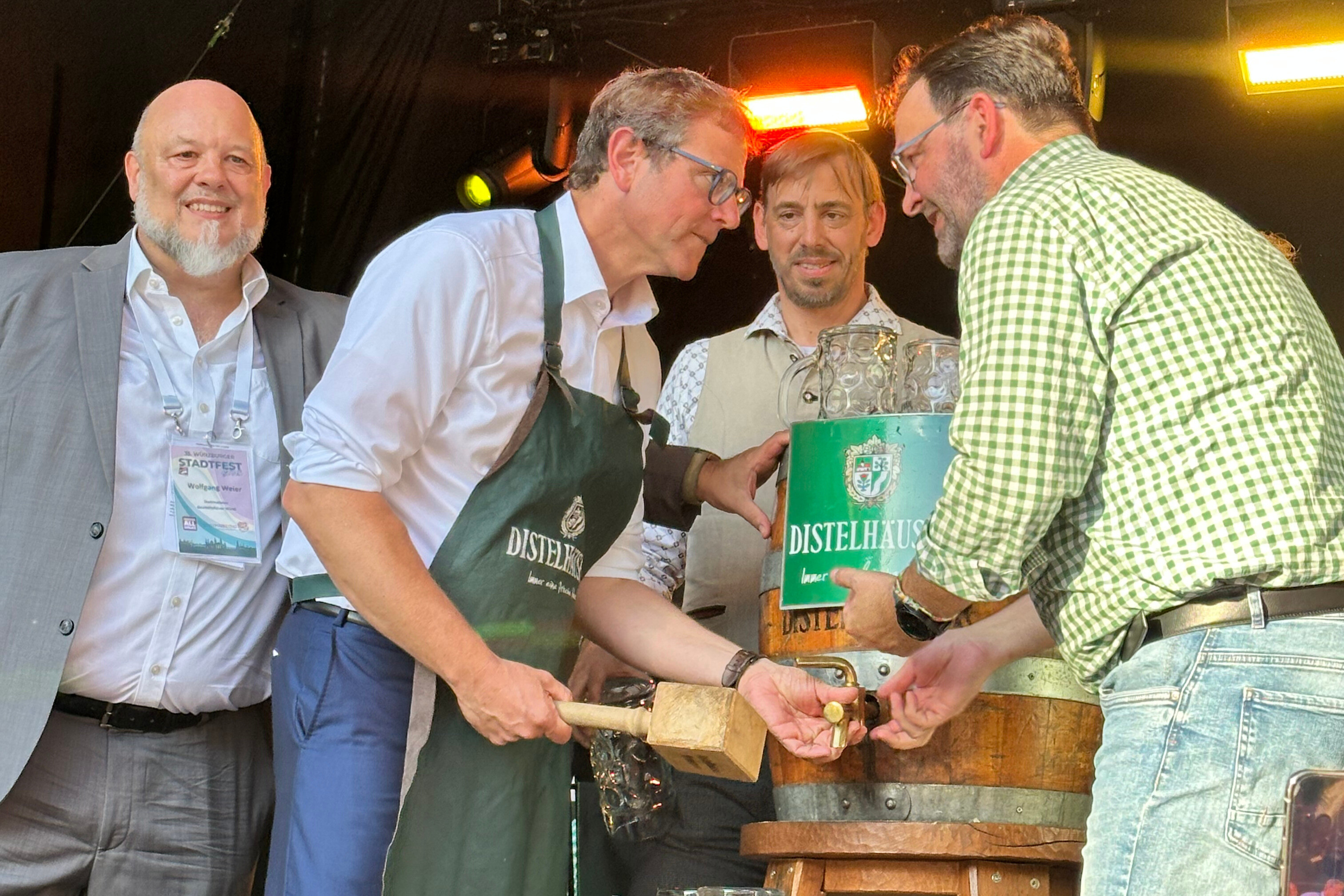 Bierfassanstich mit Distelhäuser Bier auf einem Fest