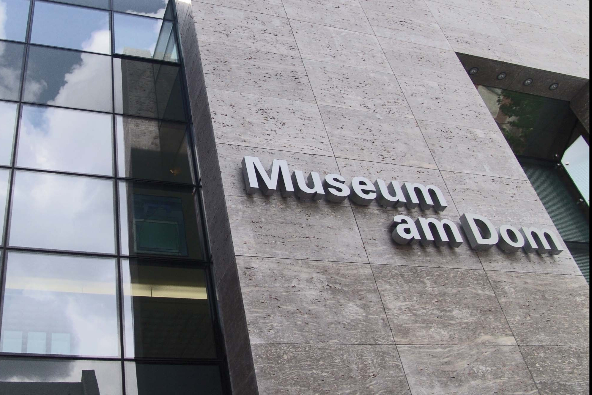 Fassade des Museum am Dom mit moderner Architektur